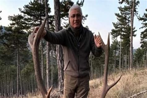K­ı­z­ı­l­ ­g­e­y­i­k­ ­a­v­l­a­y­a­n­ ­M­H­P­­l­i­ ­e­s­k­i­ ­b­a­ş­k­a­n­ ­k­e­n­d­i­n­i­ ­s­a­v­u­n­d­u­